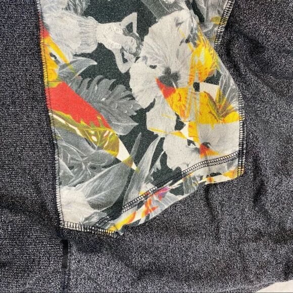 On‎ the Byas Ladies Hawaiian Girl Tropical Print Sweatshirt Hoodie Size Small - Picture 4 of 11